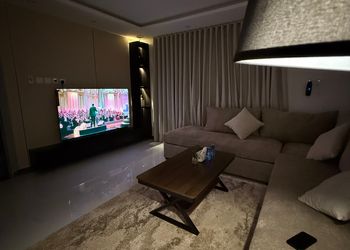 شقة بدخول ذاتي وصالة مريحة 