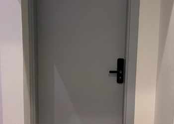 استديو بسرير ماستر وجلسة جانبية 