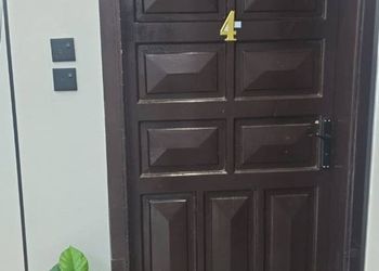 استديو بسرير ماستر وأثاث مريح 