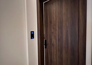 شقة أنيقة بغرفتين نوم وصالة جلوس