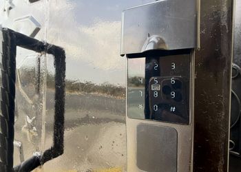 استراحة بمجلس وفناء خارجي 