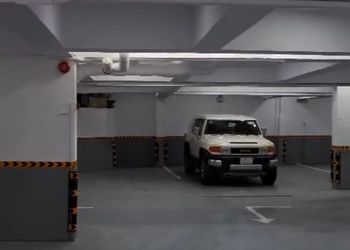 شقة بصالة جلوس وغرفتين نوم 