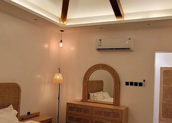 كوخ بصالة جلوس وألعاب أطفال 