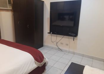 استديو بغرفة نوم ومطبخ 