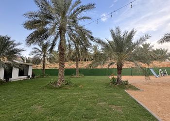 مزرعة بمناظر خلابة وجلسات خارجية 