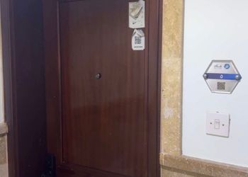 شقة بجلسة مطلة على البحر 