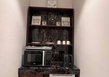 استديو بأثاث مريح وبسيط 