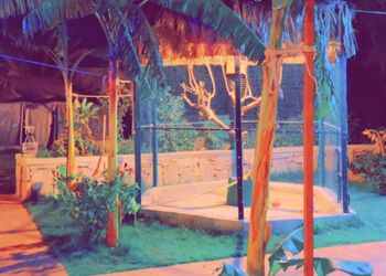 شاليه داخل مزرعة بجلسة خارجية 