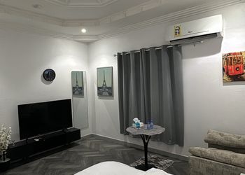 استديو بسرير ماستر وجلسة جانبية