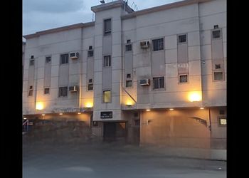 استديو بأثاث مريح وبسيط 