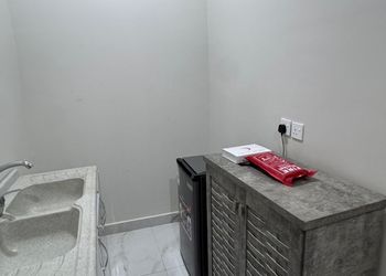 استديو بأثاث مريح وبسيط 
