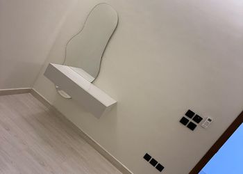 شقة بغرفة معيشة وغرفتين نوم 