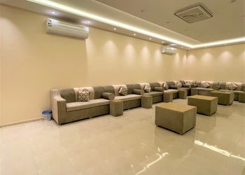 استراحة بملعب كره قدم وسله 