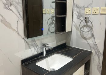 شاليه بمسطح اخضر ومسبح 