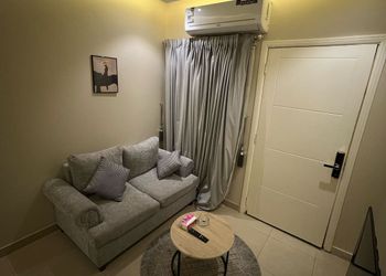 استديو بدخول ذاتي وتصميم هادئ 