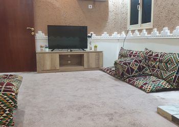 شقة بأثاث مريح وبسيط