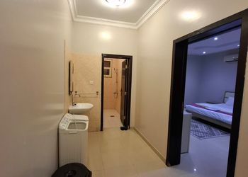 استديو بأثاث مريح وبسيط 