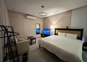 استديو هادئ بدخول ذاتي 