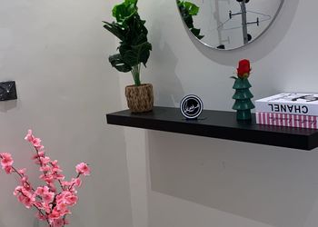 غرفة بسرير ماستر