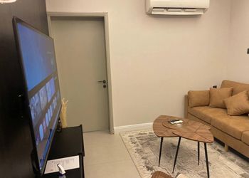 شقة بغرفة معيشة وغرفة نوم 