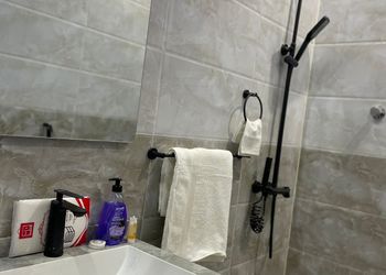 شقة بغرفة معيشة وغرفة نوم 