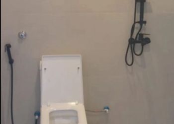 استديو بأثاث مريح وبسيط 