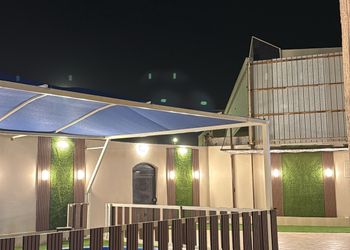 استراحة بمسطح اخضر وجلسة خارجية