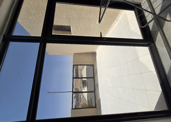 شاليه بمسطح اخضر ,ومسبح خارجي 