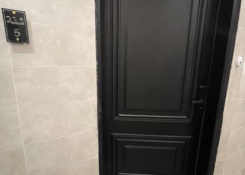شقة بصالة أنيقة ودخول ذاتي 