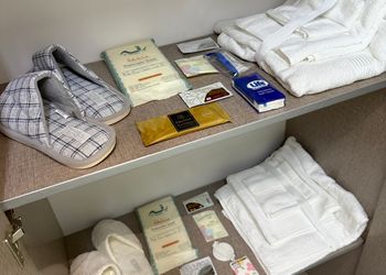 شقة بغرفة معيشة وغرفتين نوم 
