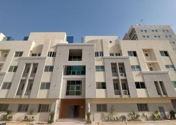 شقة بصالة أنيقة ودخول ذاتي