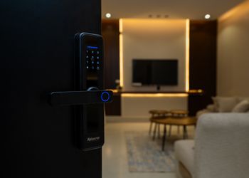 شقة بغرفة معيشة وغرفتين نوم 