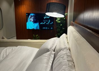 استديو بسرير ماستر وجلسة جانبية 