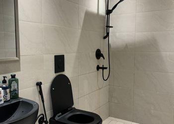شقة بصالة أنيقة ودخول ذاتي