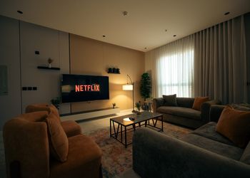 شقة غرفتين نوم و سينما وبلكونه