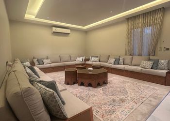 استراحة بمسطح اخضر وجلسة