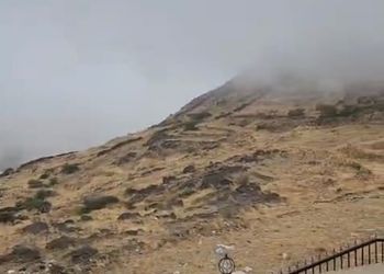 شقة بغرفة معيشة وغرفتين نوم 