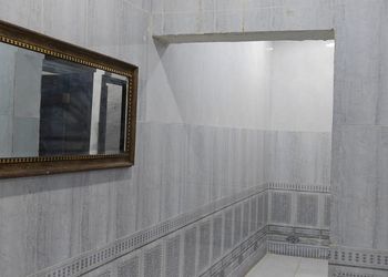 استراحة بمسبح داخلي ومجالس واسعة 