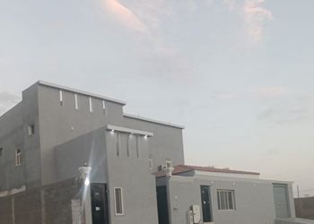 شقة بصالة هادئة وغرفة نوم 