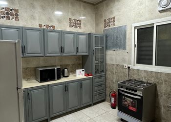 شقة بغرفتين نوم وصالة 