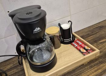 استديو بأثاث مريح وبسيط 