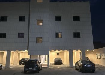 شقة بصالة انيقة ودخول ذاتي