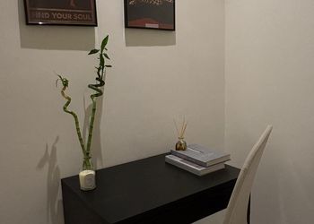 استديو بسرير ماستر وجلسة جانبية