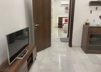 شقة بصالة أنيقة وغرفة نوم 