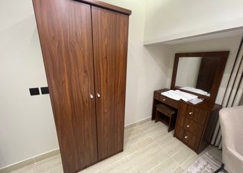 شقة بغرفة معيشة وغرفة نوم 
