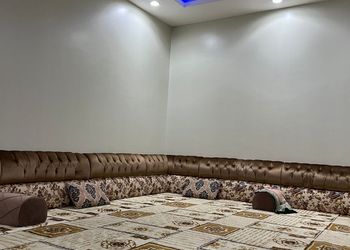 شالية بمجلس وفناء خارجي 
