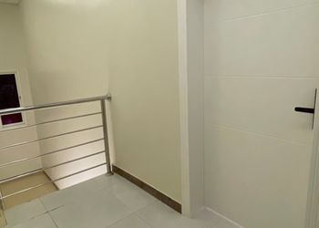 استديو بسرير ماستر وجلسة جانبية 
