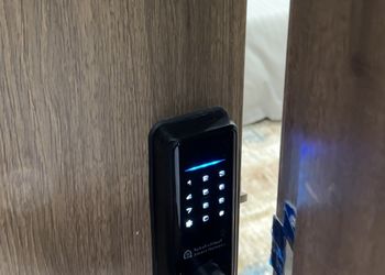 استديو بسرير ماستر وأثاث مريح 