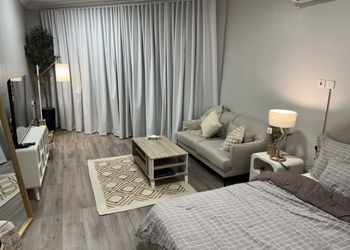 استديو بسرير ماستر وجلسة 