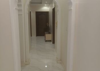 شقة بصاله وثلاث غرف نوم 